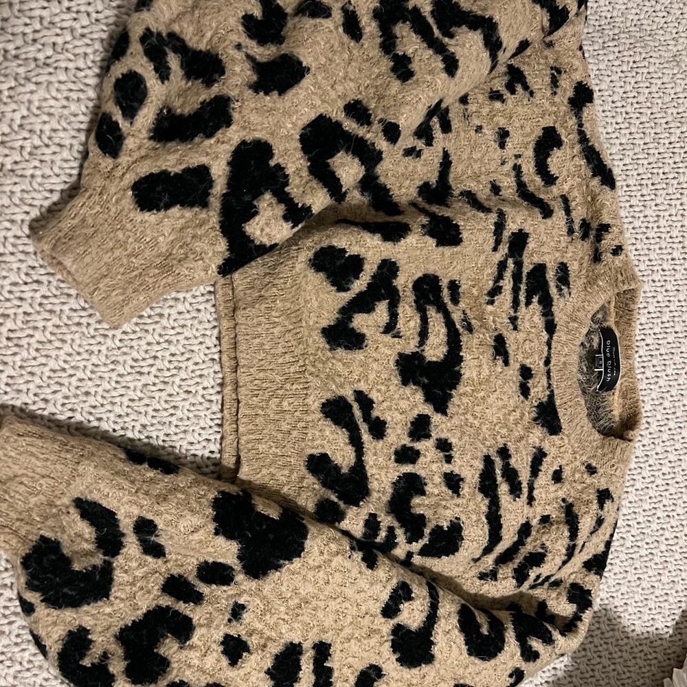 Blue blush cropped cheetah print sweater